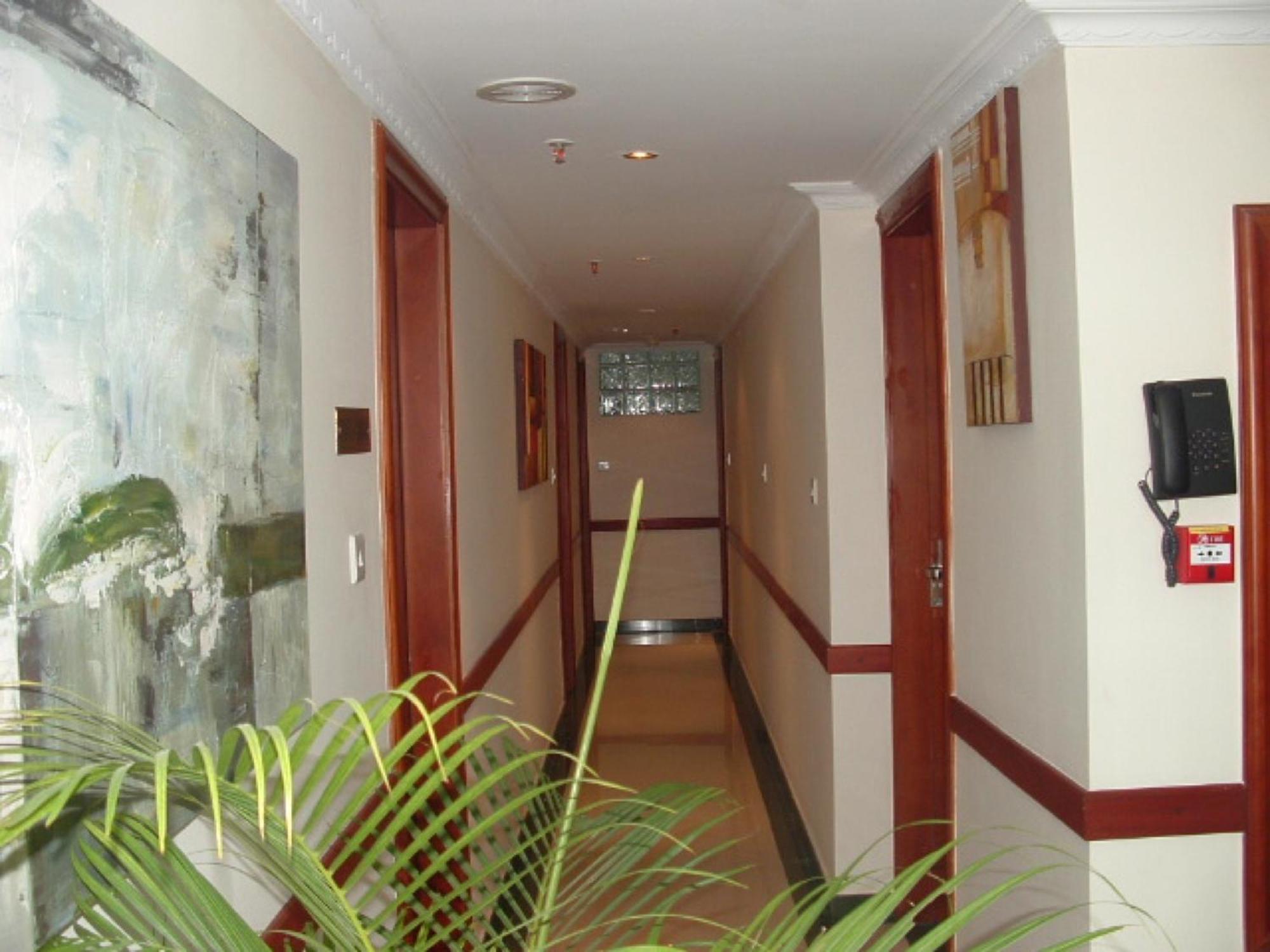 Hotel Nikko Towers Daressalam Exterior foto
